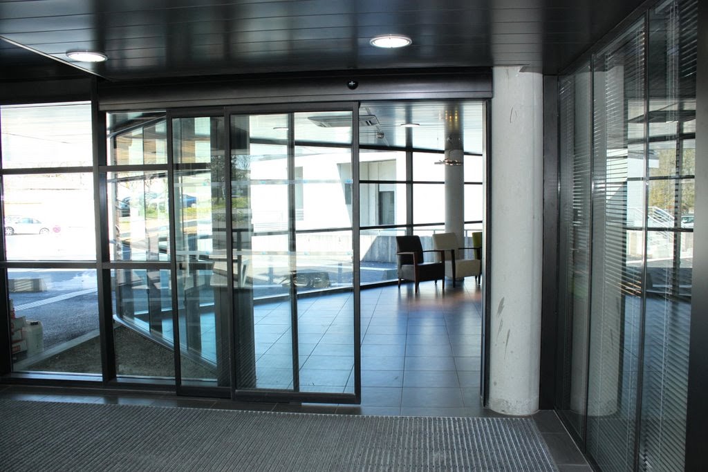 Porte automatique coulissante