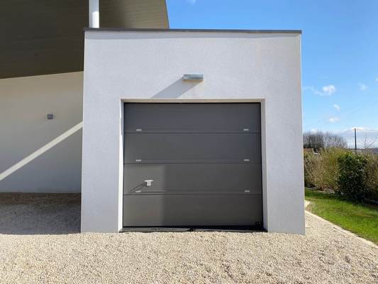 Porte de garage alu à refoulement vers le haut