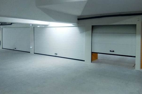 Porte de garage refoulement haut parking souterrain