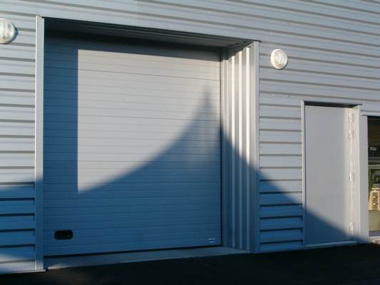 Porte sectionnelle rainurée