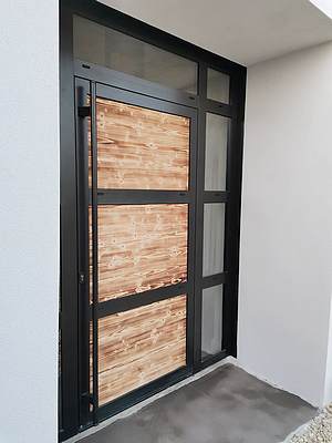 Porte d'entrée mixte bois et aluminium