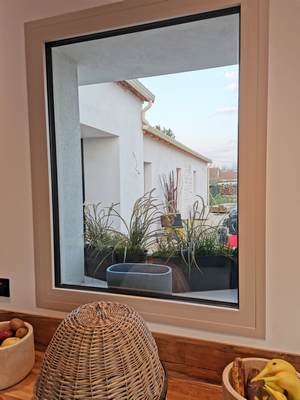 Fenêtre alu fixe couleur beige rénovation